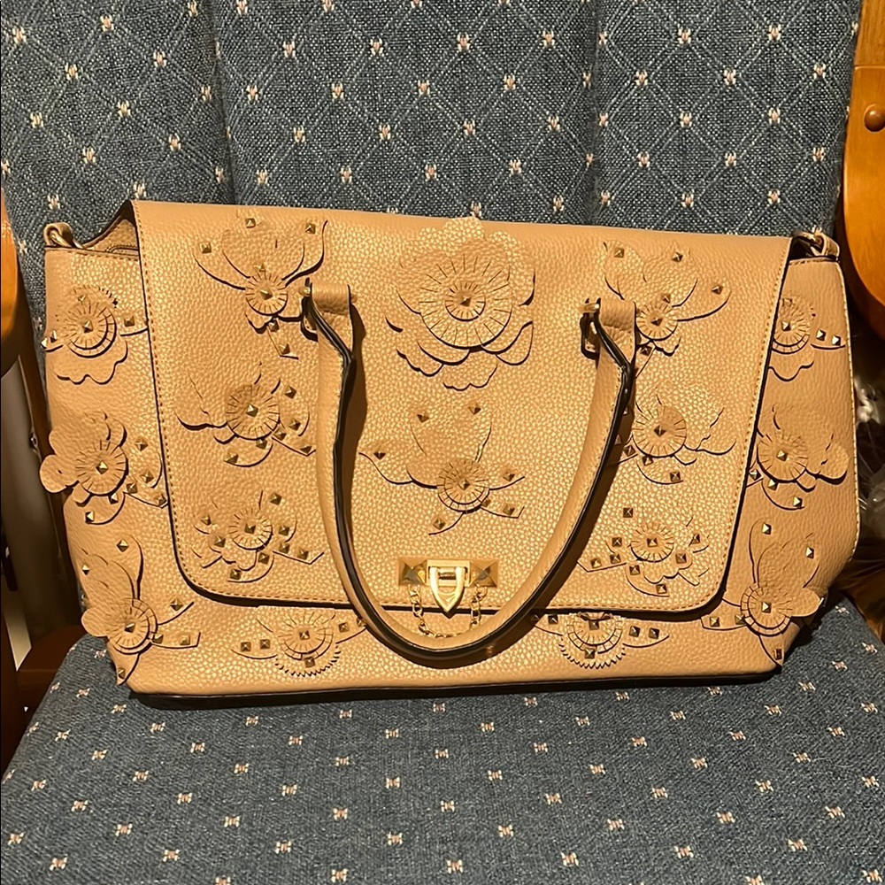 Cream Shoulder Bag with Floral Embellishments and Structured Design
